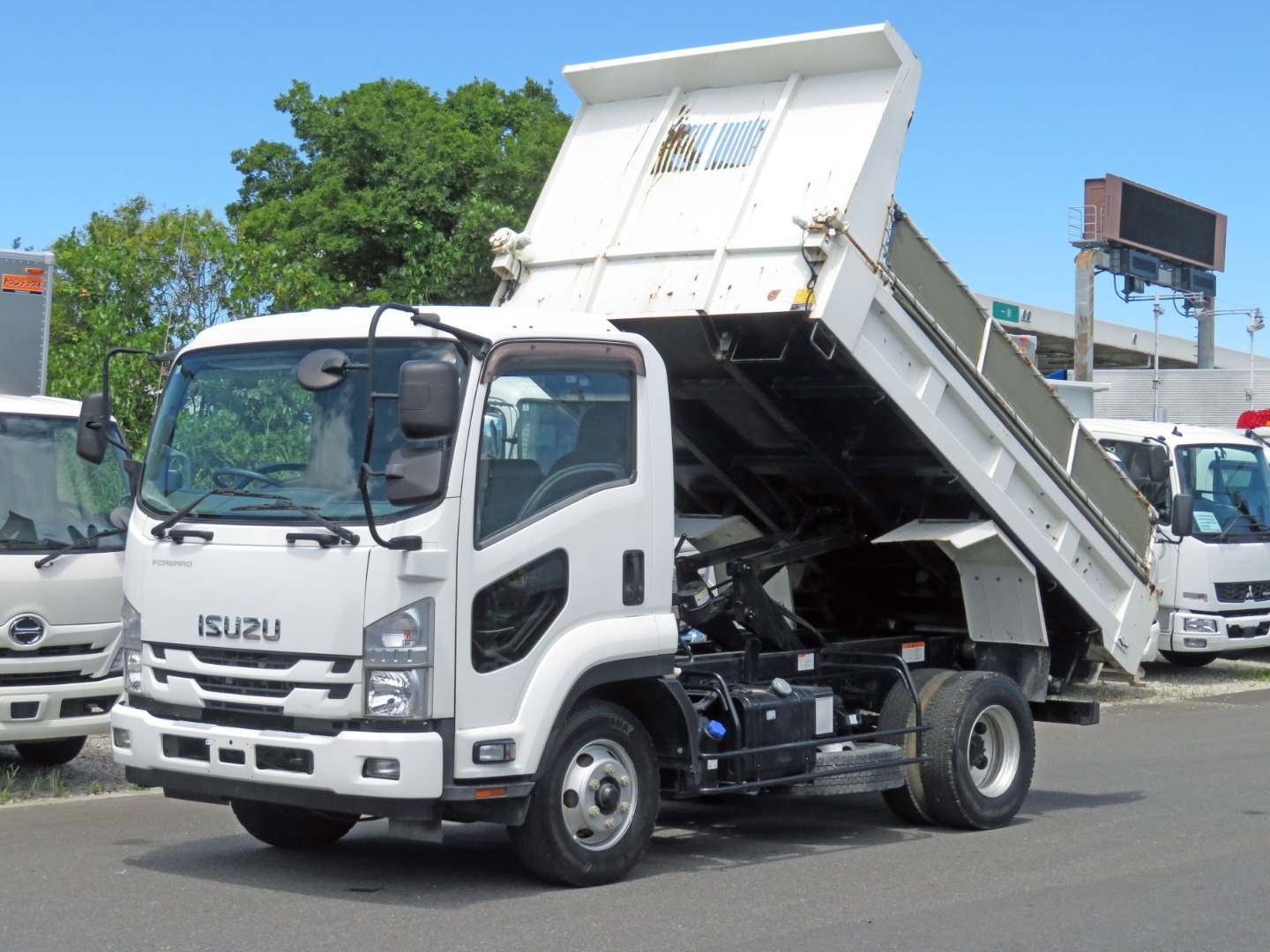 いすゞ フォワード 2RG-FRR90S1(2WD)の写真1