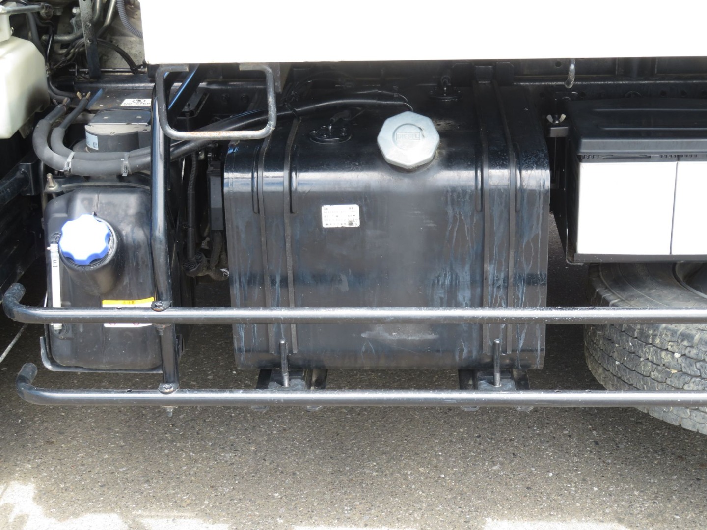 燃料タンクは90Lです。|いすゞ フォワード 2RG-FRR90S1(2WD)の写真30