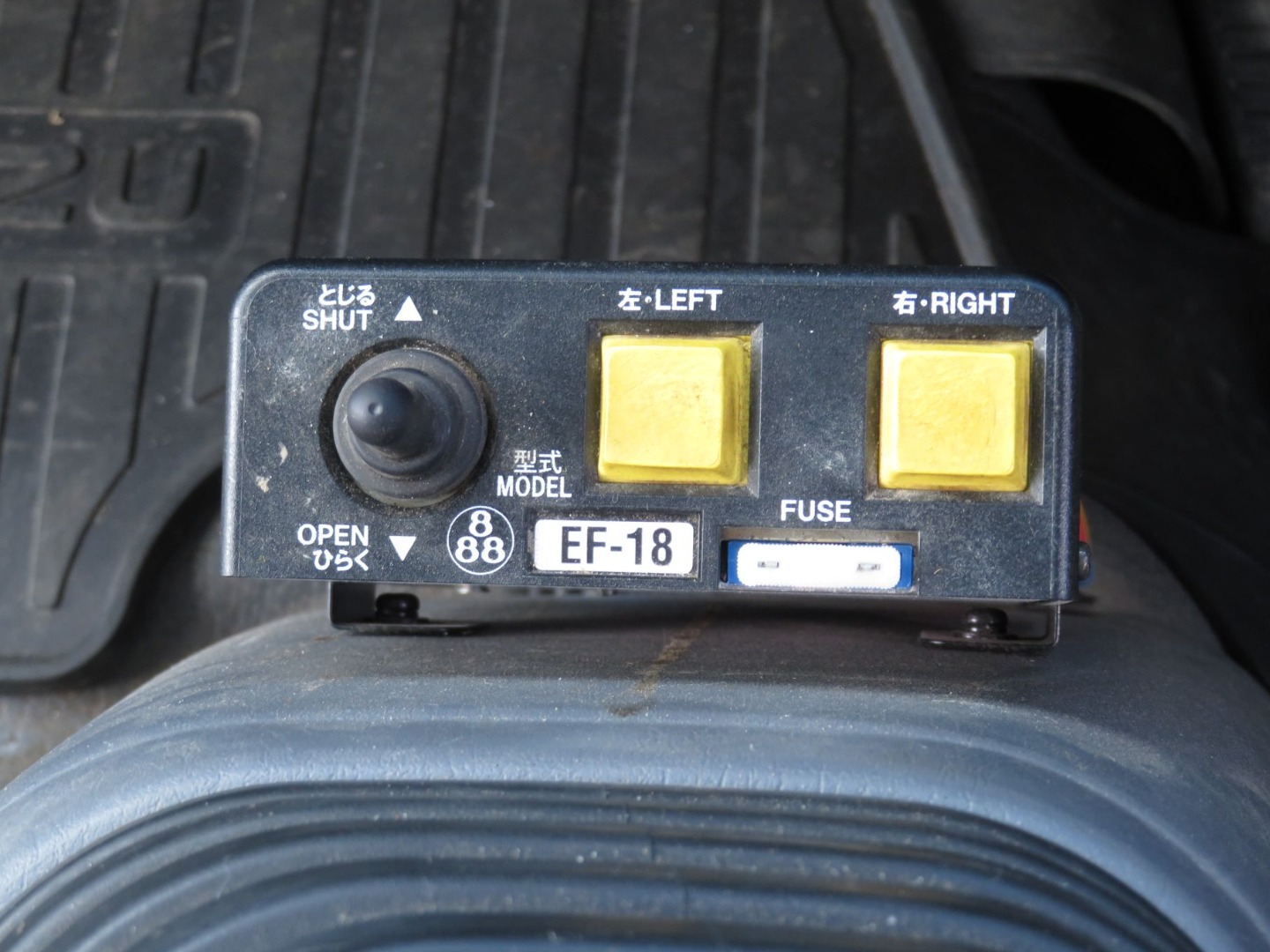 コボレーンの操作スイッチです。|いすゞ フォワード 2RG-FRR90S1(2WD)の写真31