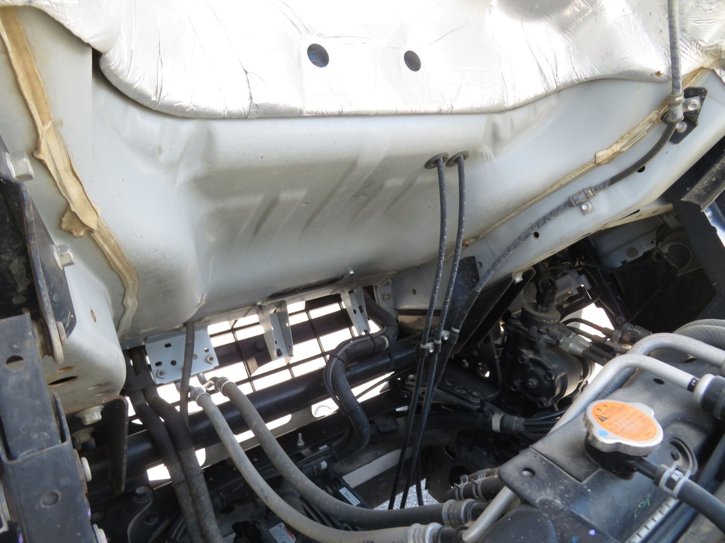 キャブ底面の状態です。|いすゞ フォワード 2RG-FRR90S1(2WD)の写真41