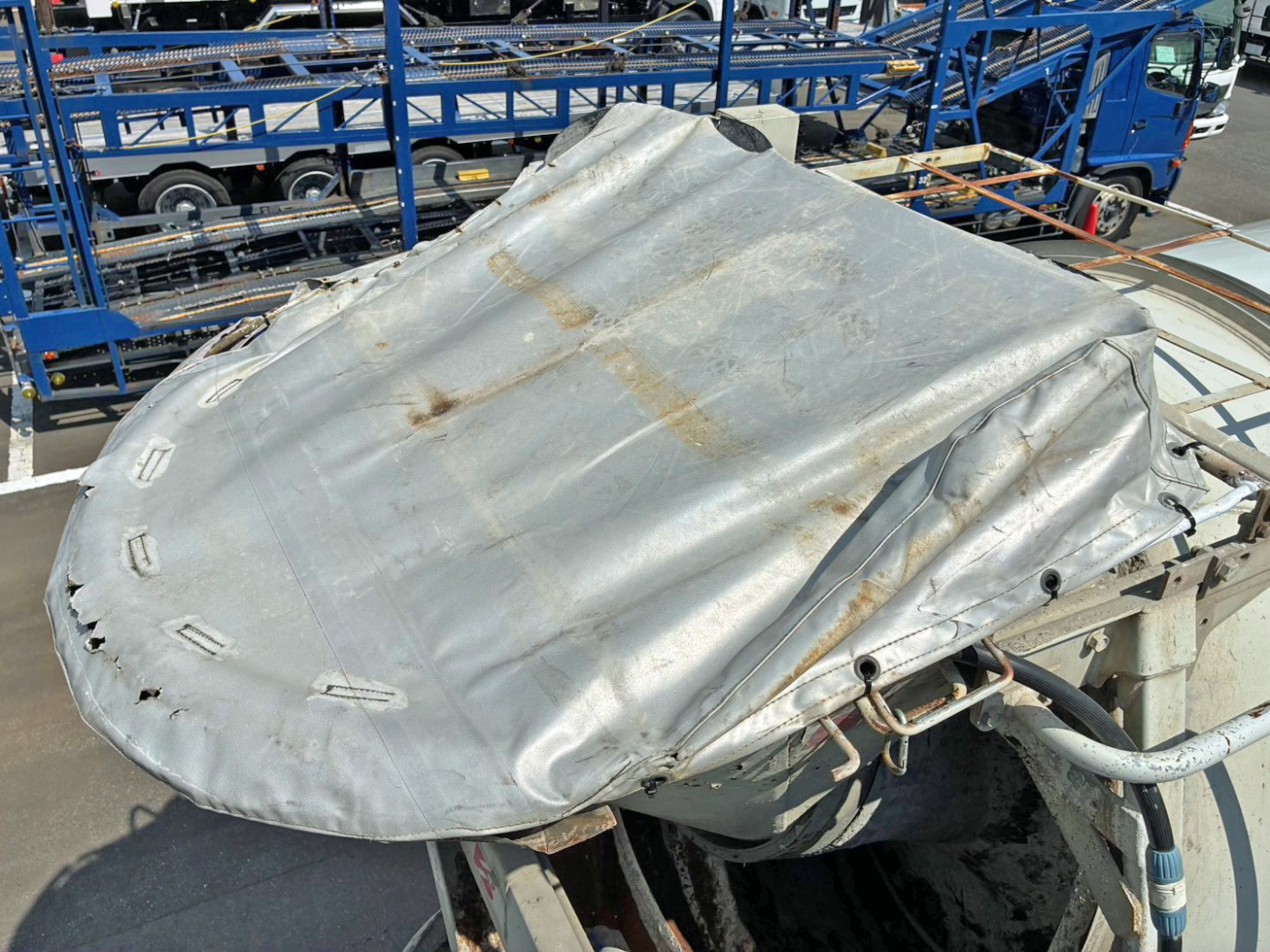ホッパーカバーの開閉は電動式です。|いすゞ ギガ 2KG-CXZ60CTの写真10