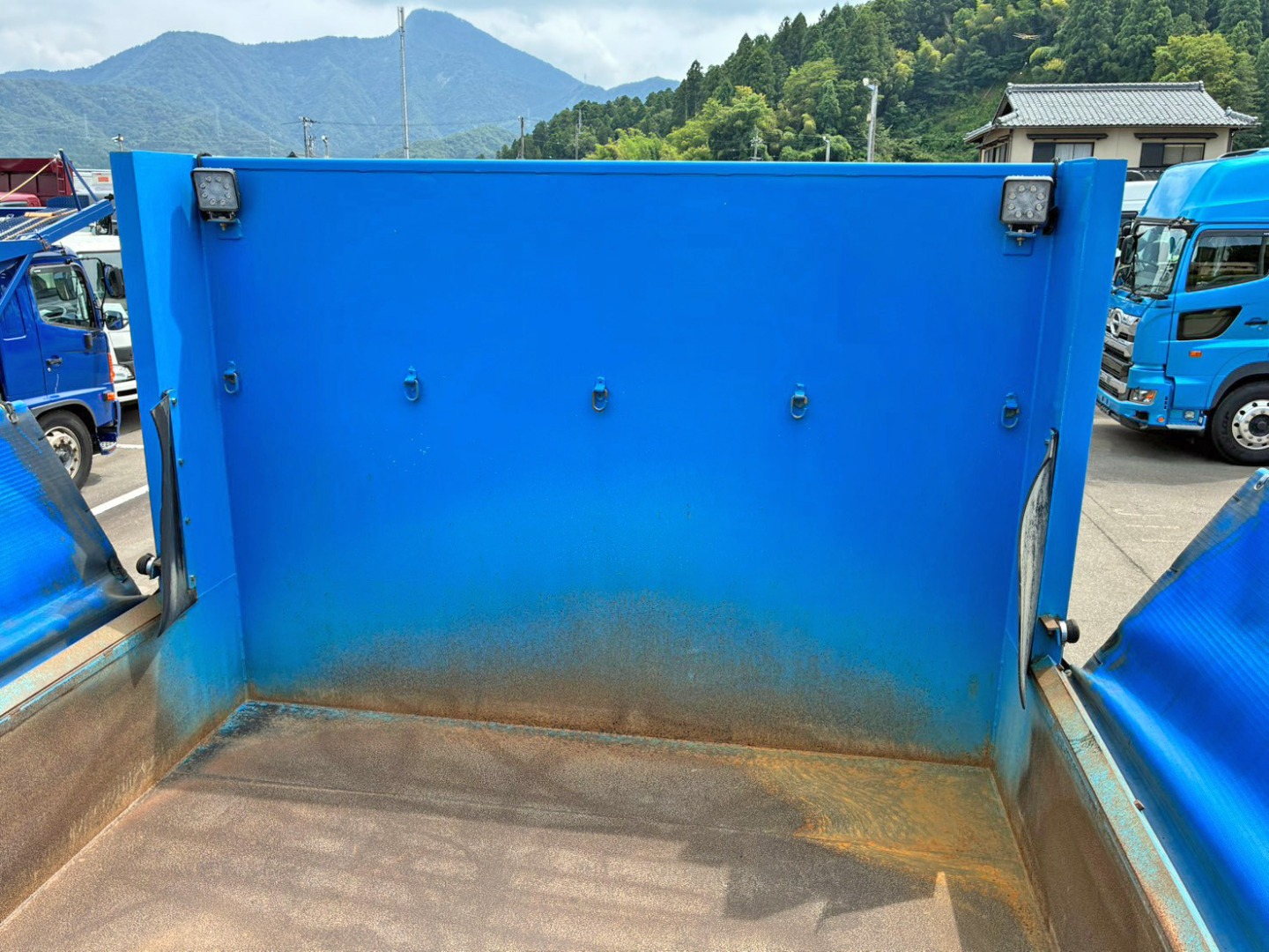 ボディー前方左右にコボレーンストッパーが付いています。|日野 プロフィア 2DG-FS1AJAの写真14