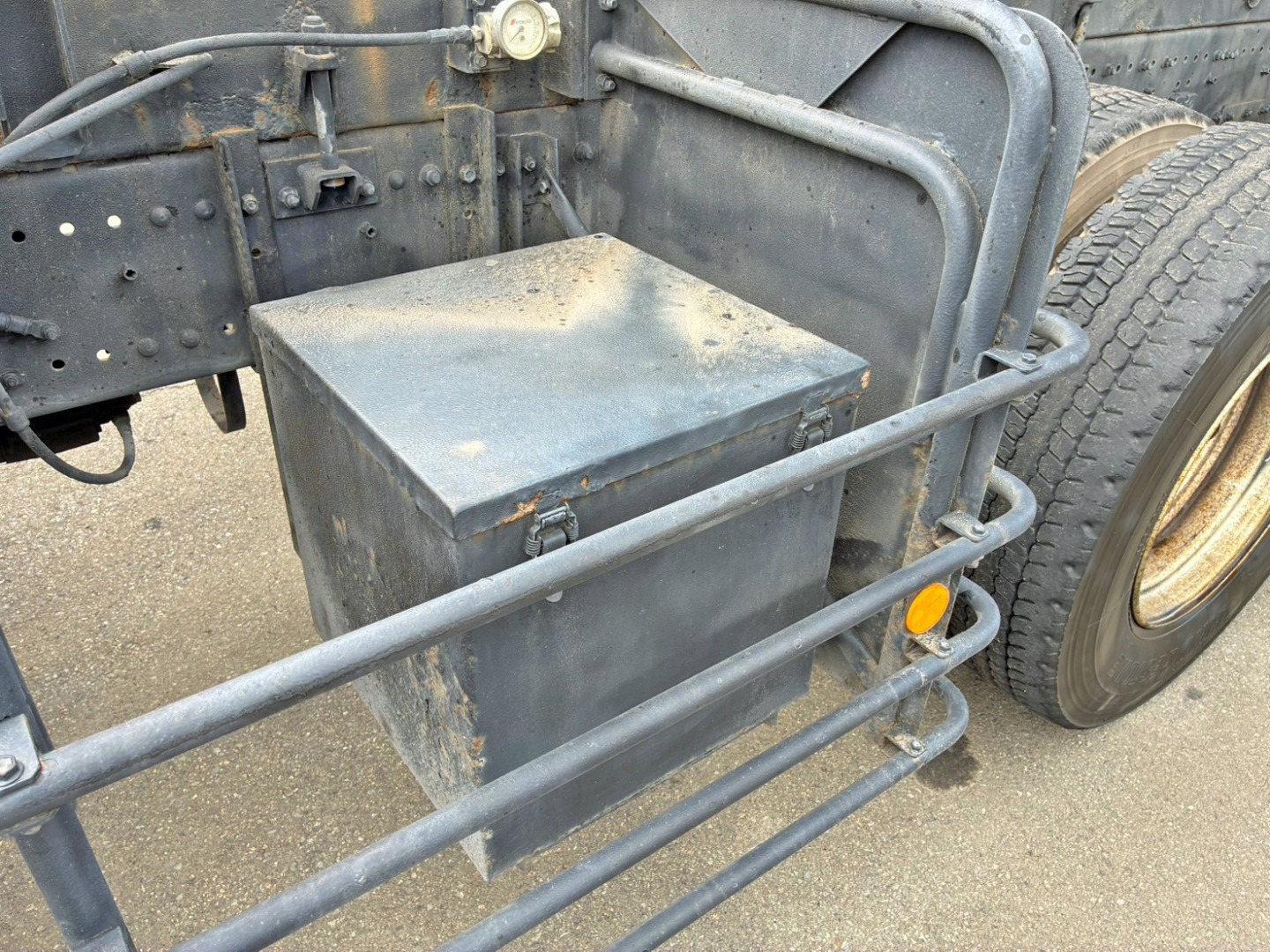 助手席側に物入れが付いています。|日野 プロフィア 2DG-FS1AJAの写真22