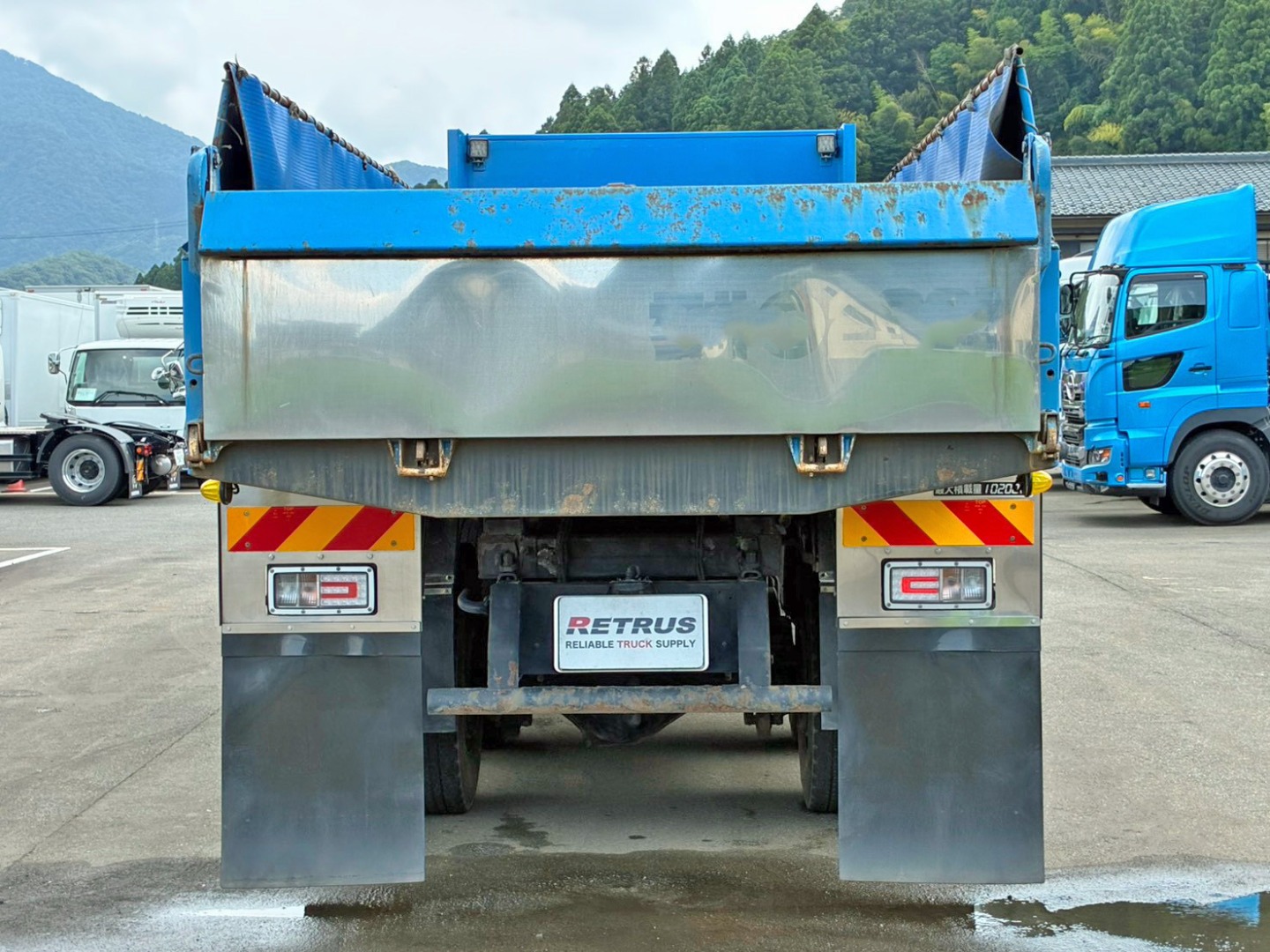 リヤゲートにステンが張られています。(シールはがし跡があります)|日野 プロフィア 2DG-FS1AJAの写真28