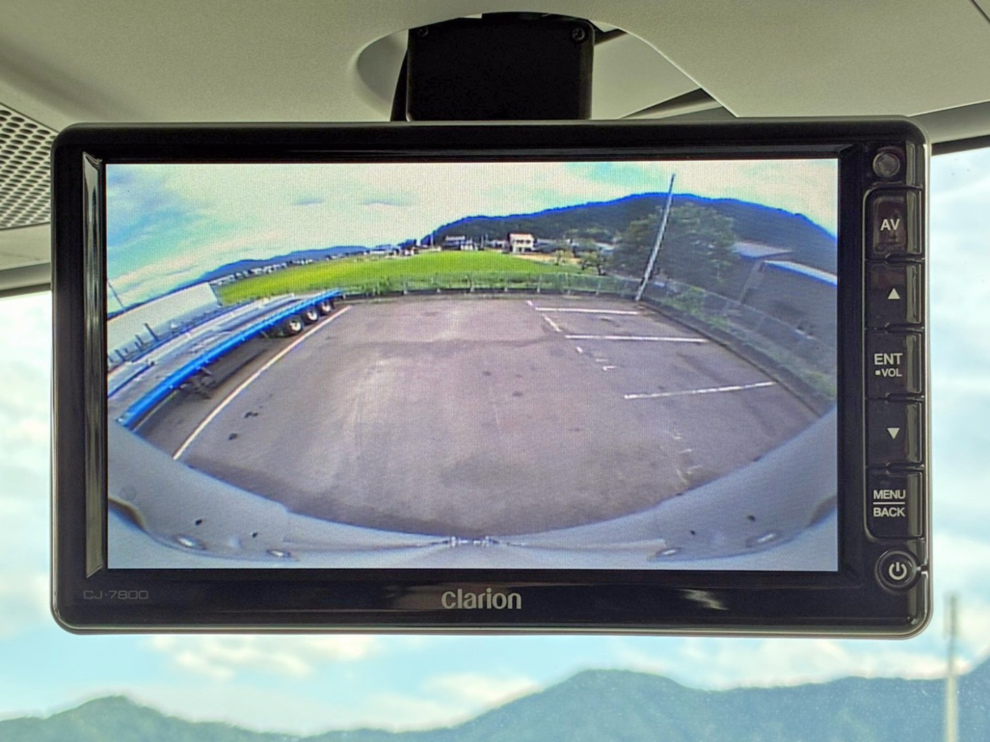 液晶バックモニター付きです。|いすゞ フォワード 2RG-FTR90V4の写真21