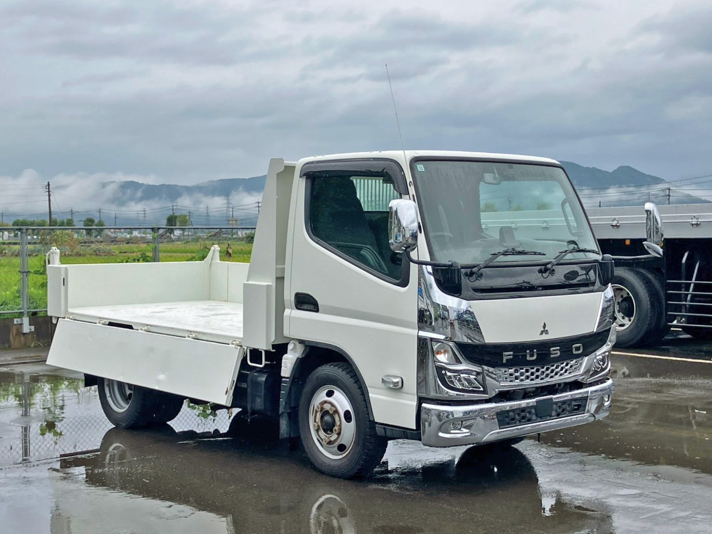 三菱 キャンター 2RG-FBA60(2WD)の写真2