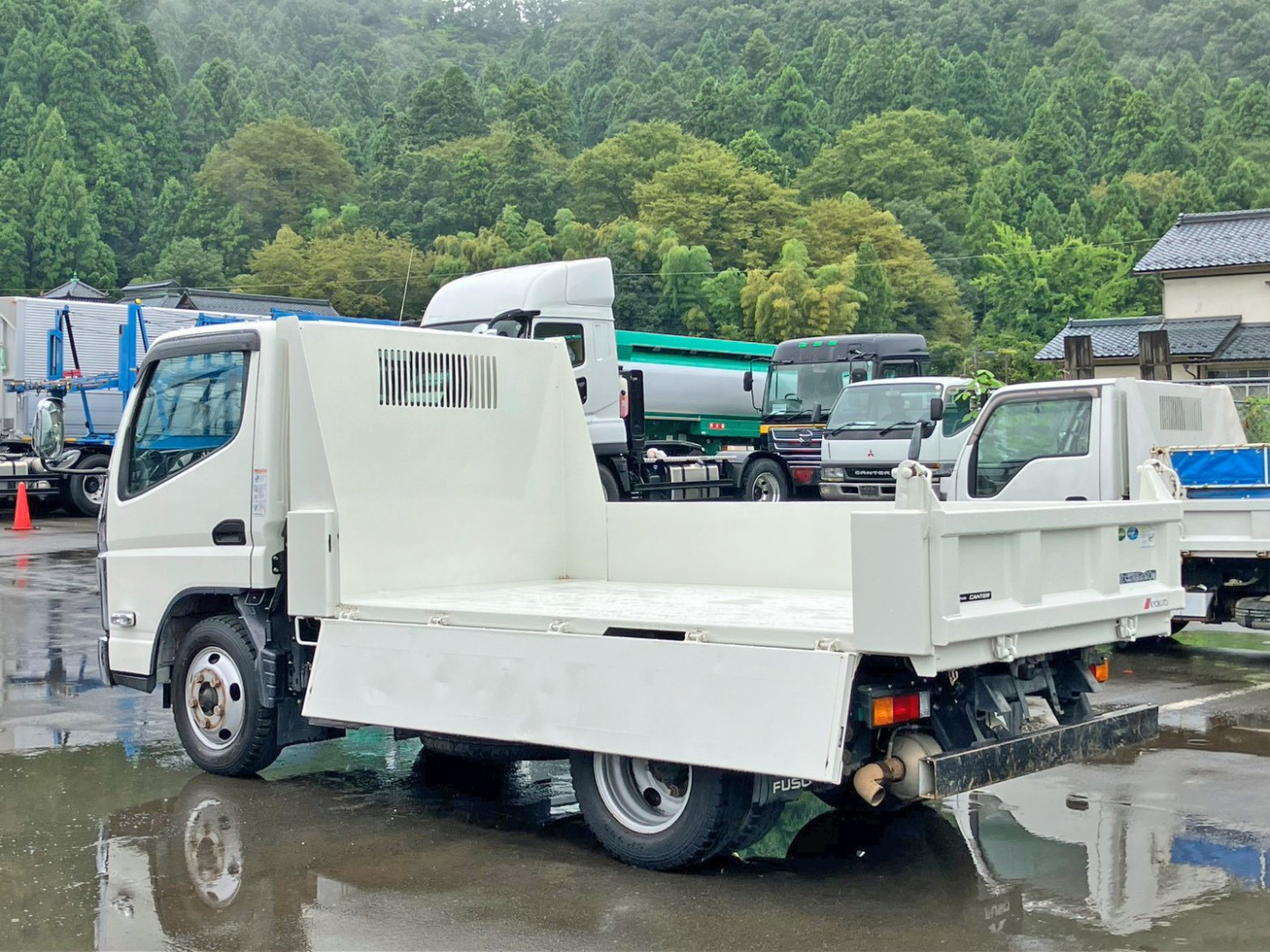 三菱 キャンター 2RG-FBA60(2WD)の写真3