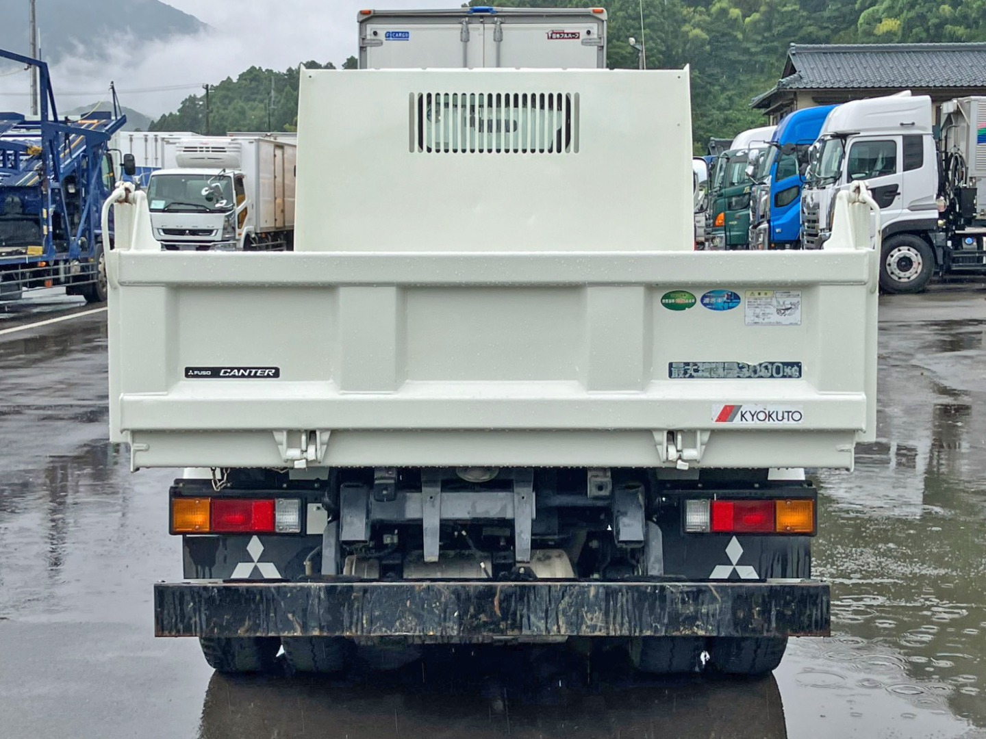 リヤの周りの状態です。|三菱 キャンター 2RG-FBA60(2WD)の写真13