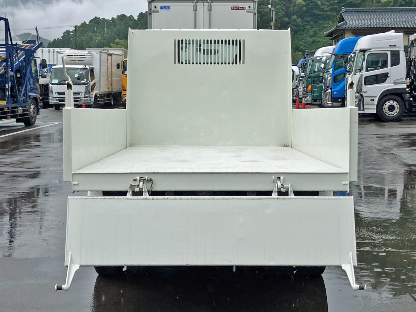 リヤゲートは上開きもできます。|三菱 キャンター 2RG-FBA60(2WD)の写真14