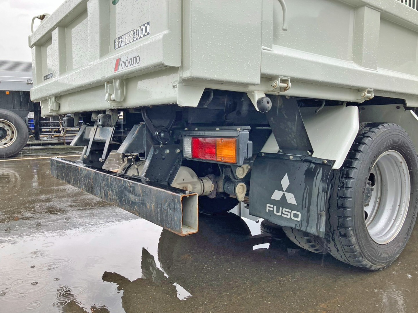 運転席側リヤゲートカバー欠品です。|三菱 キャンター 2RG-FBA60(2WD)の写真15