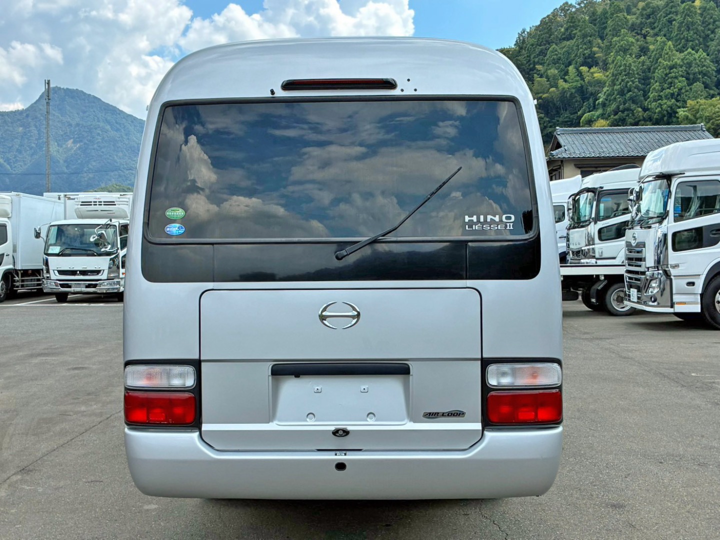 リヤ周りの状態です。|日野  SKG-XZB50Mの写真9