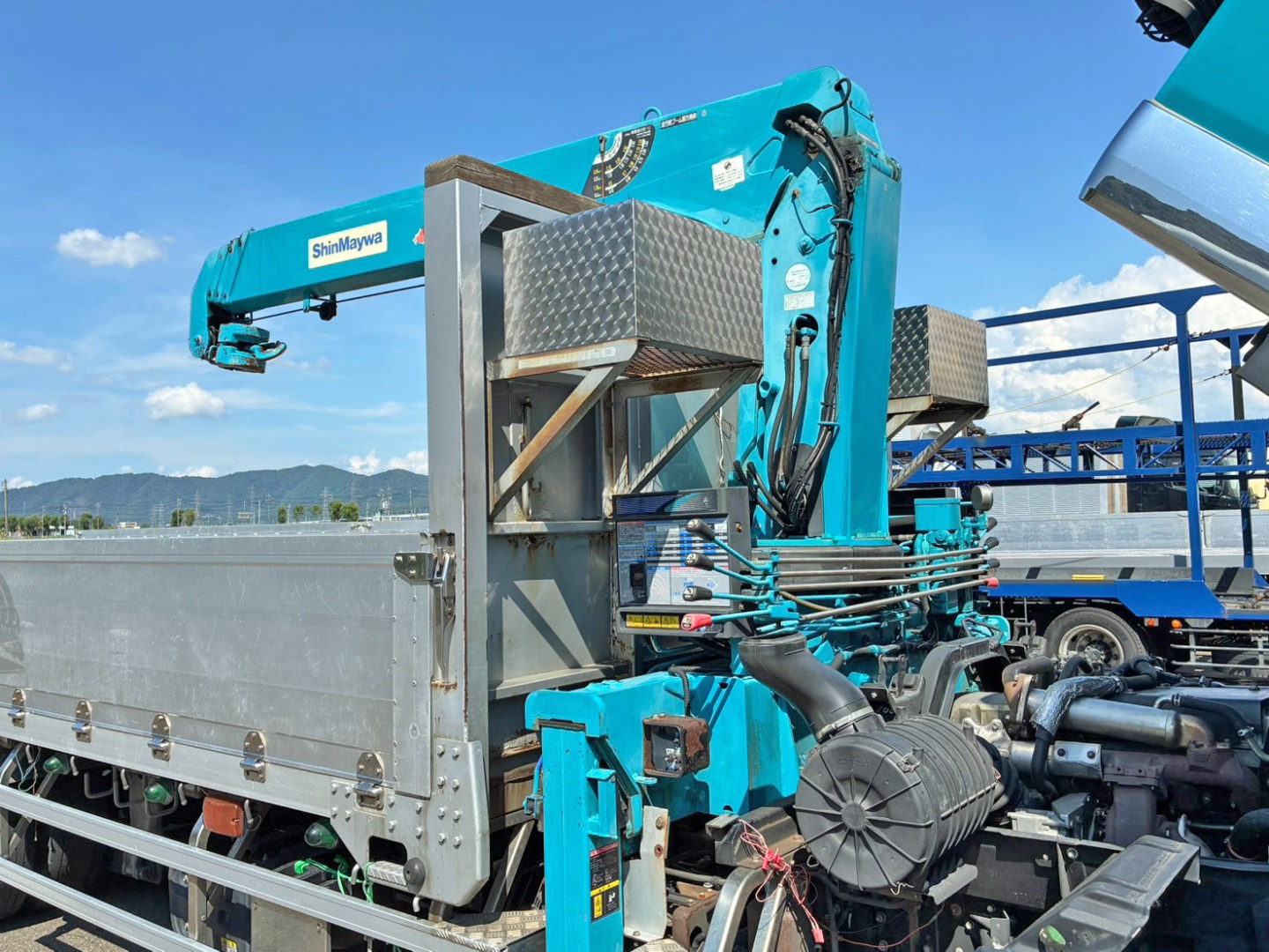 前壁上部左右に工具箱が付いています。|いすゞ フォワード LDG-FTR34T2の写真19