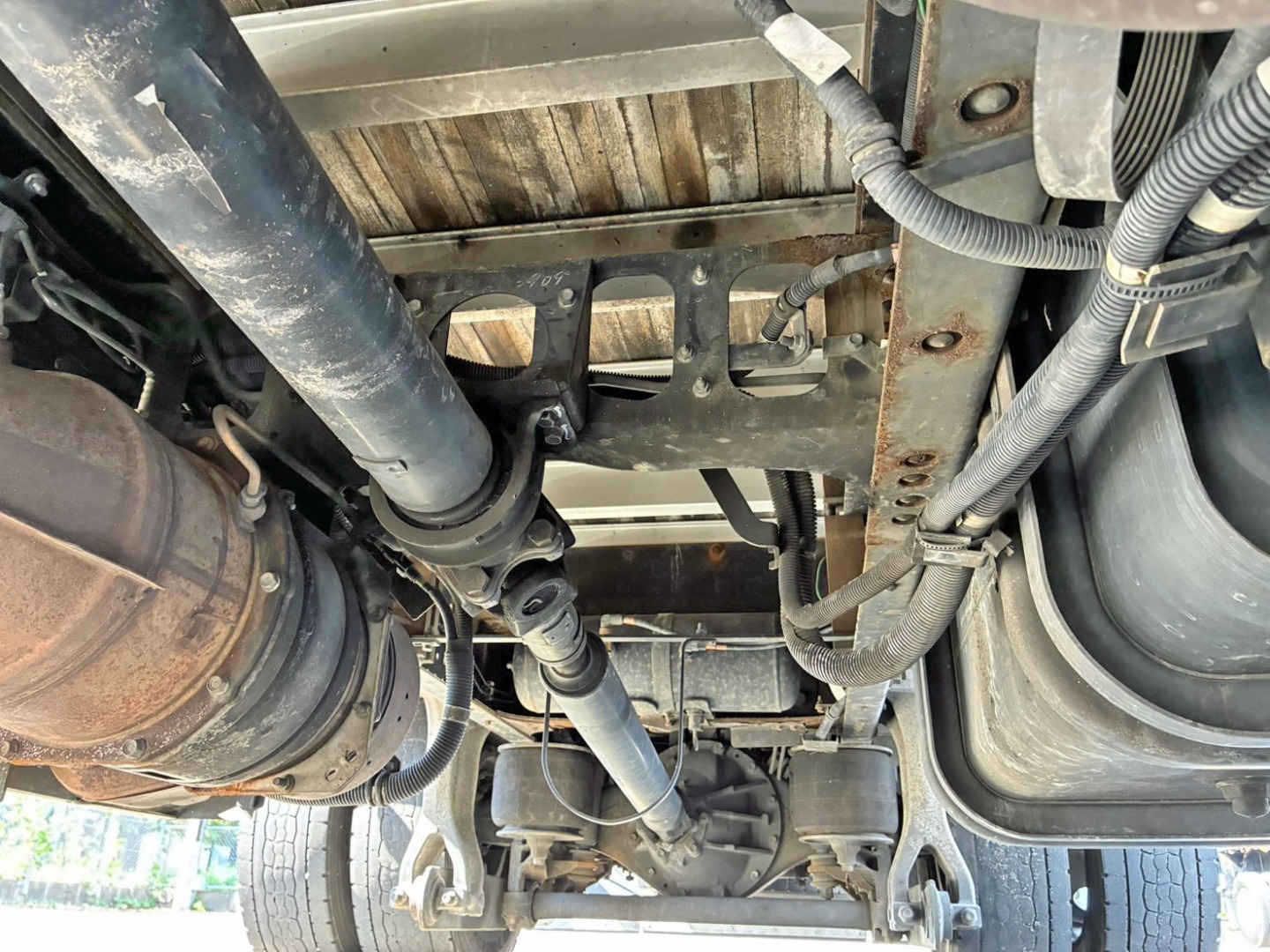 下回りの状態です。(中央前方)|いすゞ フォワード LDG-FTR34T2の写真23