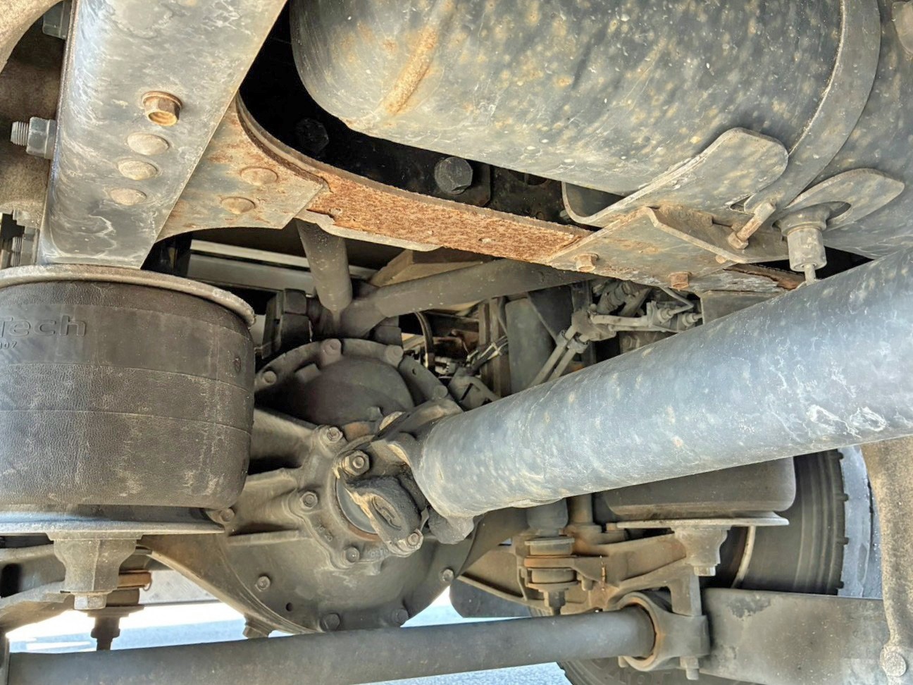 下回りの状態です。(中央後方)|いすゞ フォワード LDG-FTR34T2の写真24