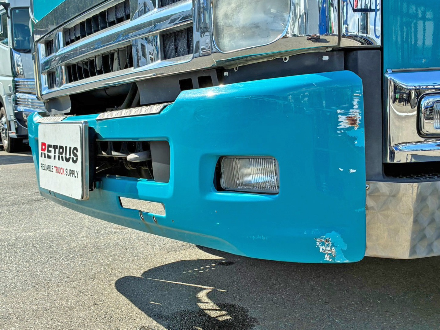フロントバンパー助手席側にキズがあります。|いすゞ フォワード LDG-FTR34T2の写真44