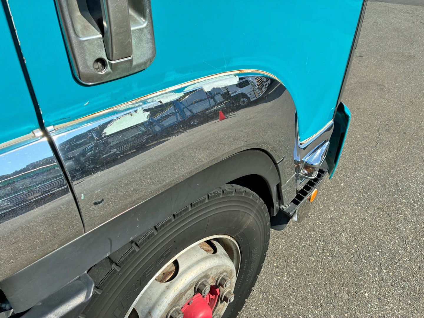 運転席側ガーニッシュが外れています。|いすゞ フォワード LDG-FTR34T2の写真47