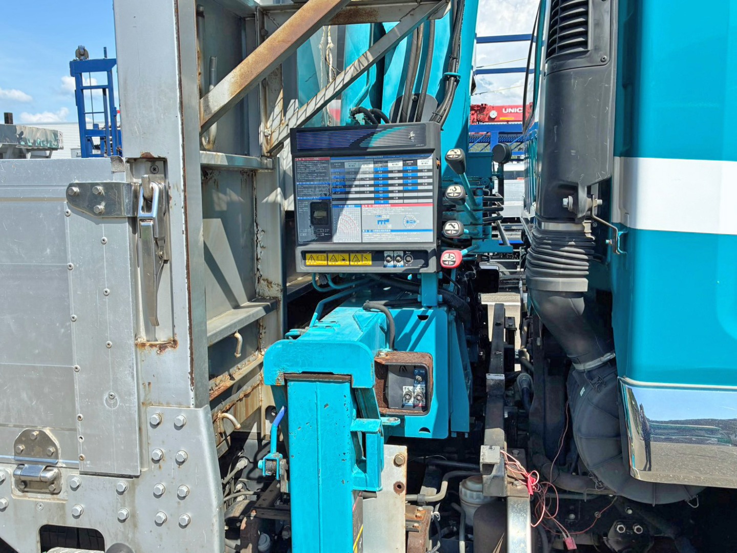 アウトリガーは差し違い式です。|いすゞ フォワード LDG-FTR34T2の写真48