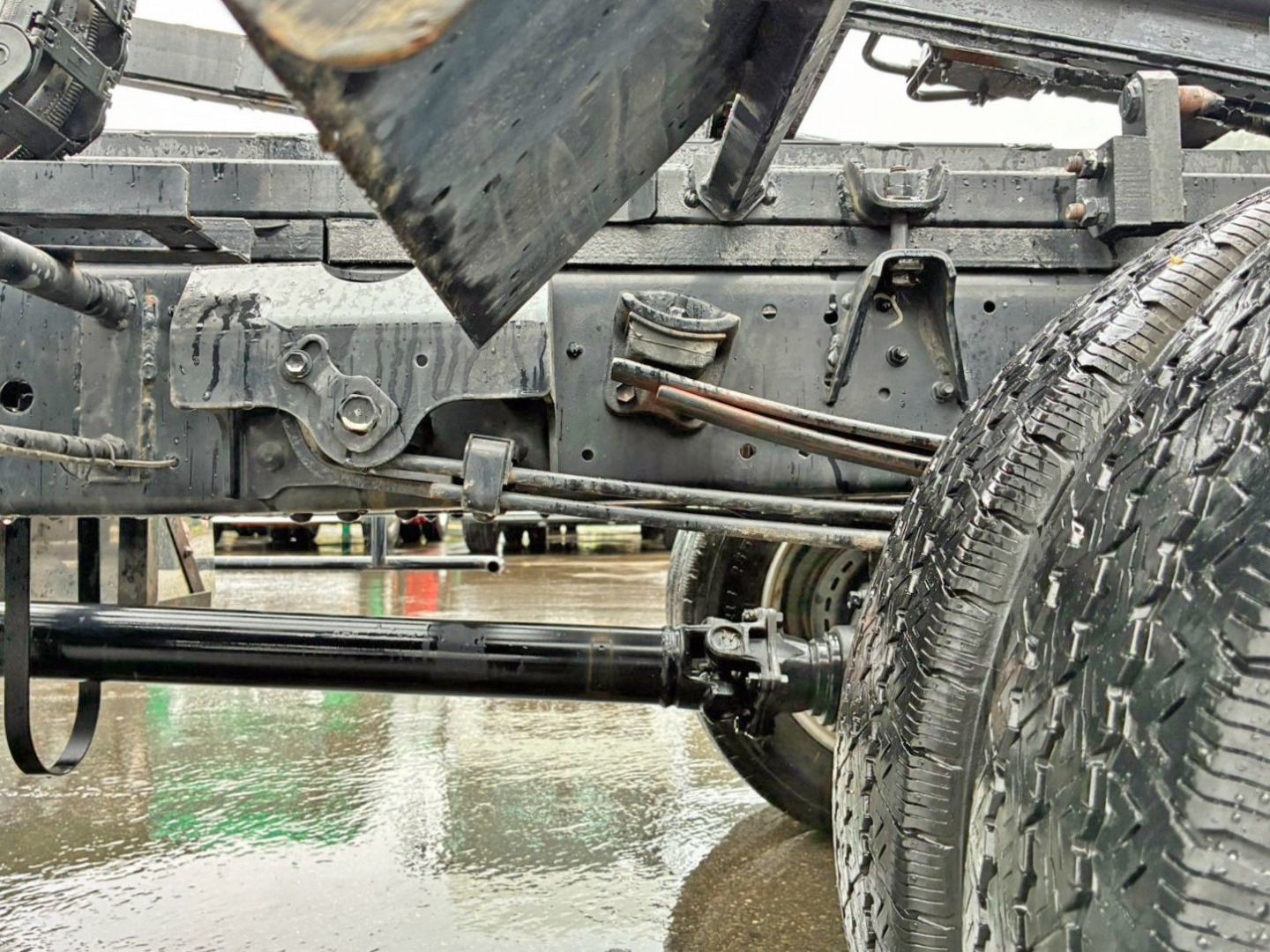 リーフサスです。|日野 デュトロ TKG-XZU720M(2WD)の写真5