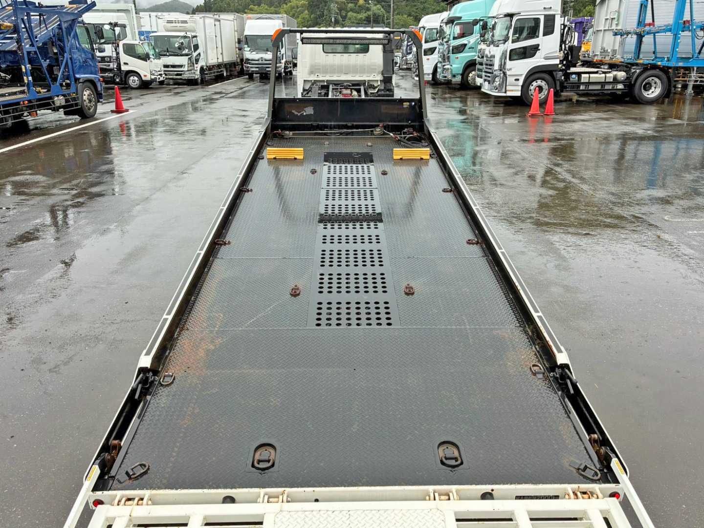 床は鉄板です。|日野 デュトロ TKG-XZU720M(2WD)の写真8