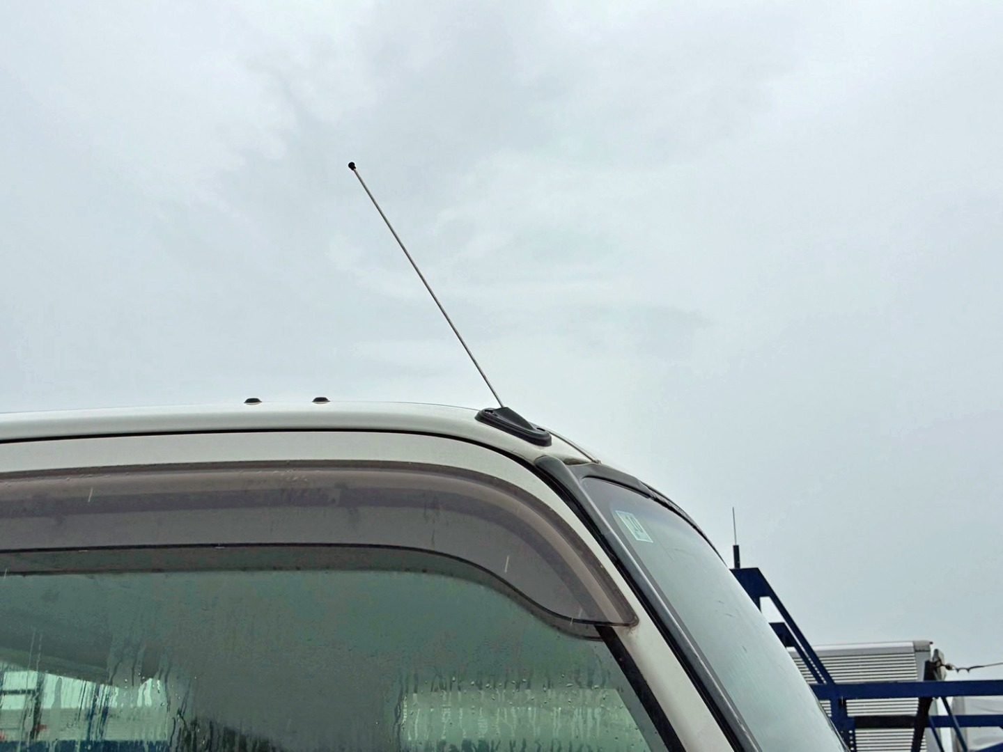 ラジオアンテナ固着しています。|日野 デュトロ TKG-XZU720M(2WD)の写真20