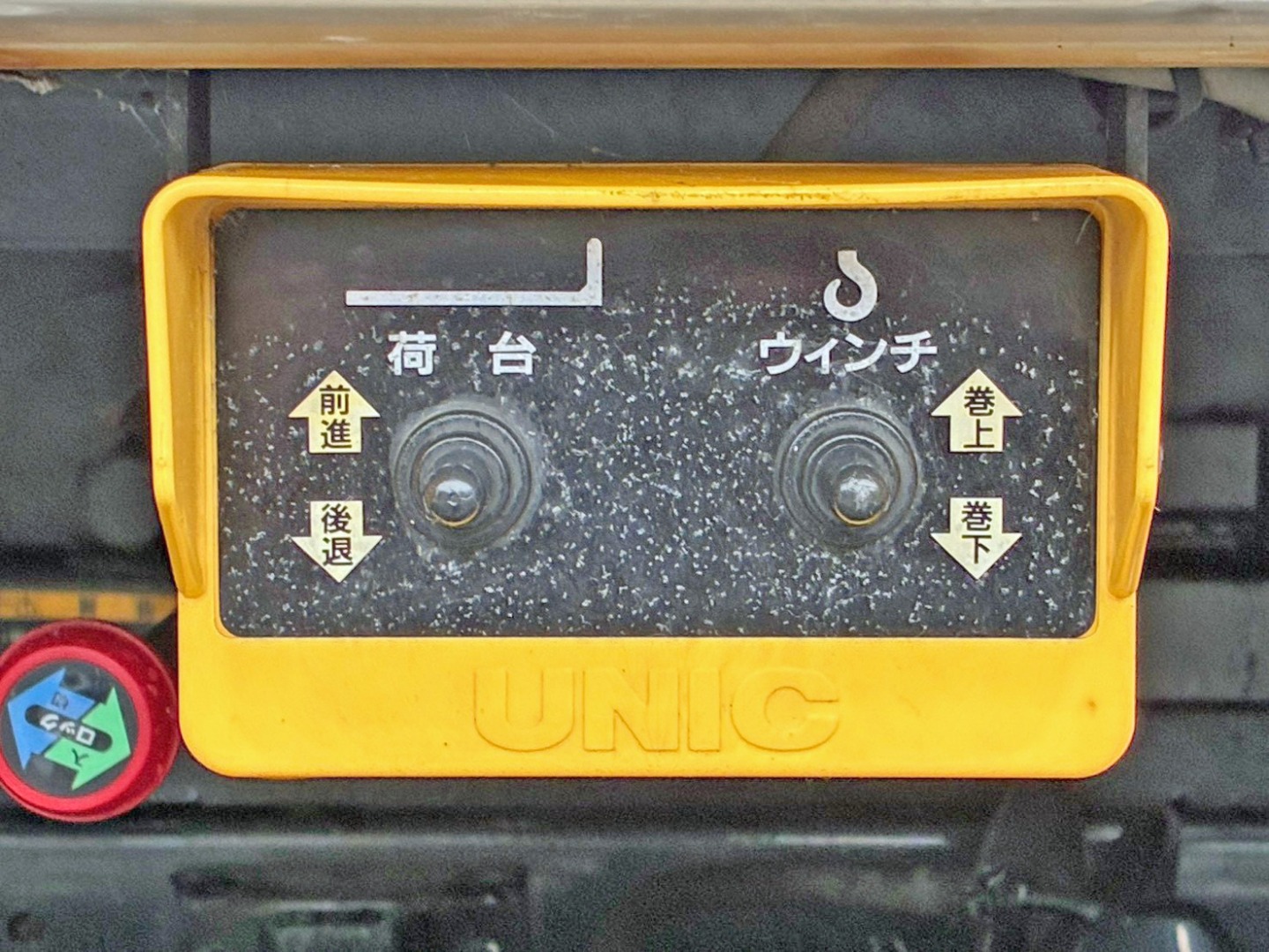 荷台のスライド 及び ウインチの操作スイッチです。|日野 デュトロ TKG-XZU720M(2WD)の写真23