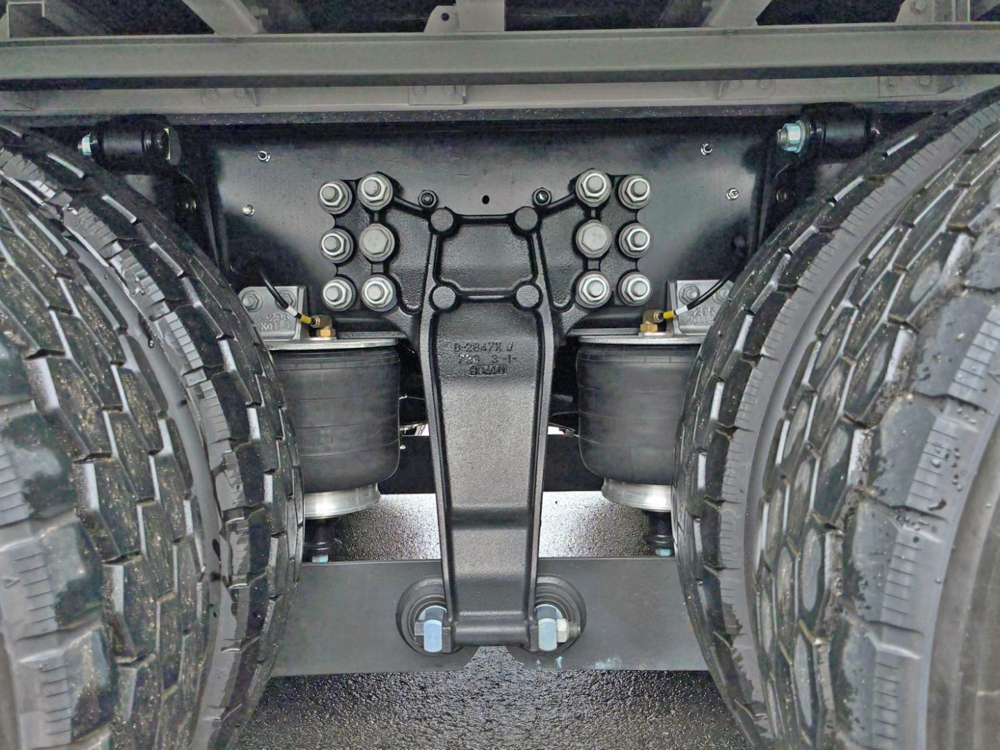 エアサスです。|いすゞ ギガ 2WG-CYJ77Dの写真5