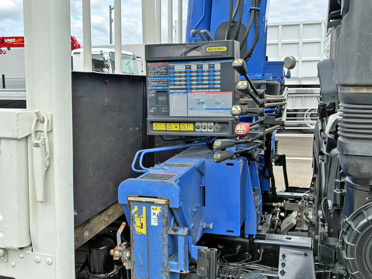 アウトリガーは差し違い式です。|日野 レンジャー QKG-FE7JLAAの写真31
