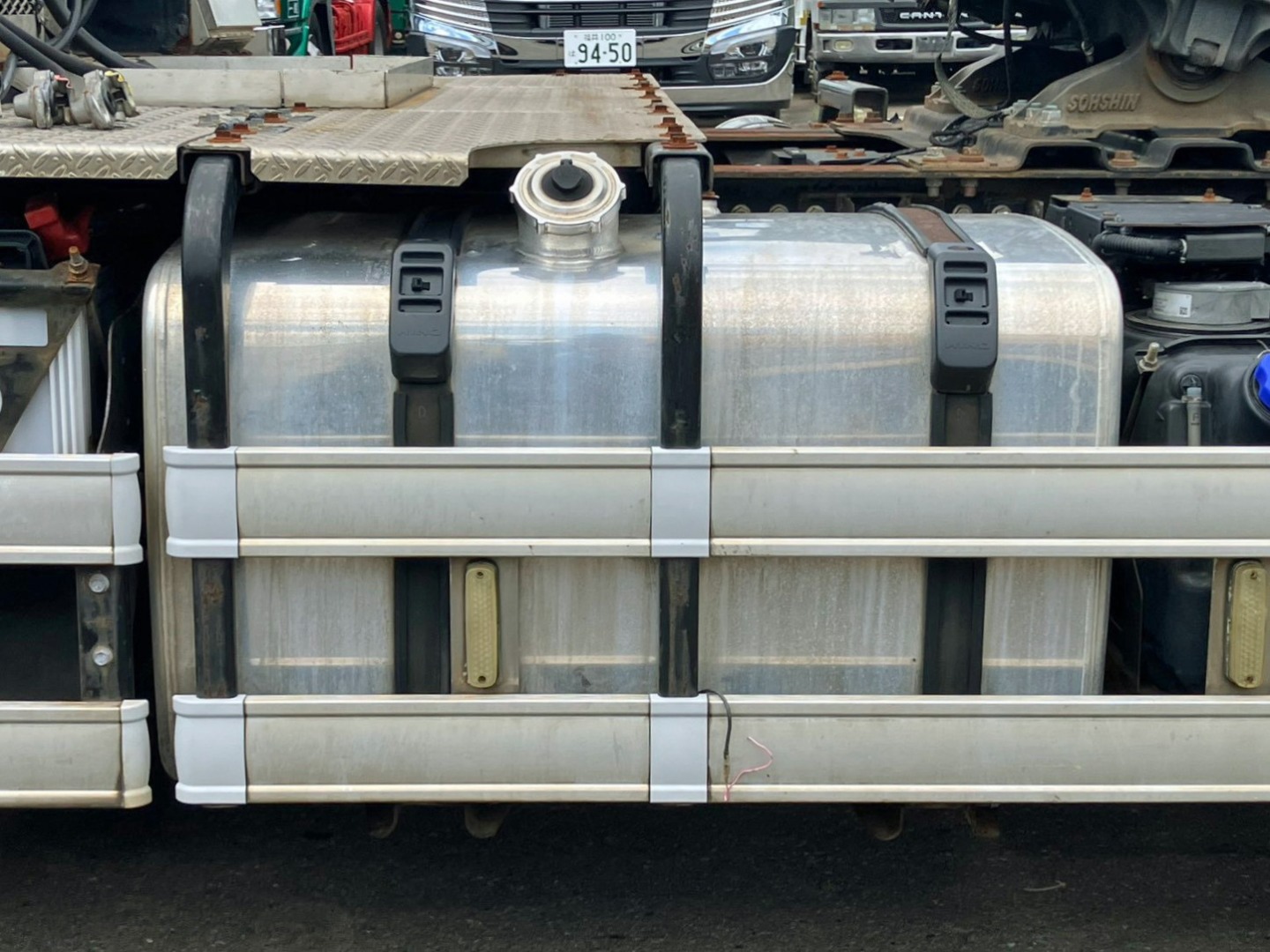 燃料タンクは390Lアルミ製です。|日野 プロフィア QPG-SH1EDDGの写真21