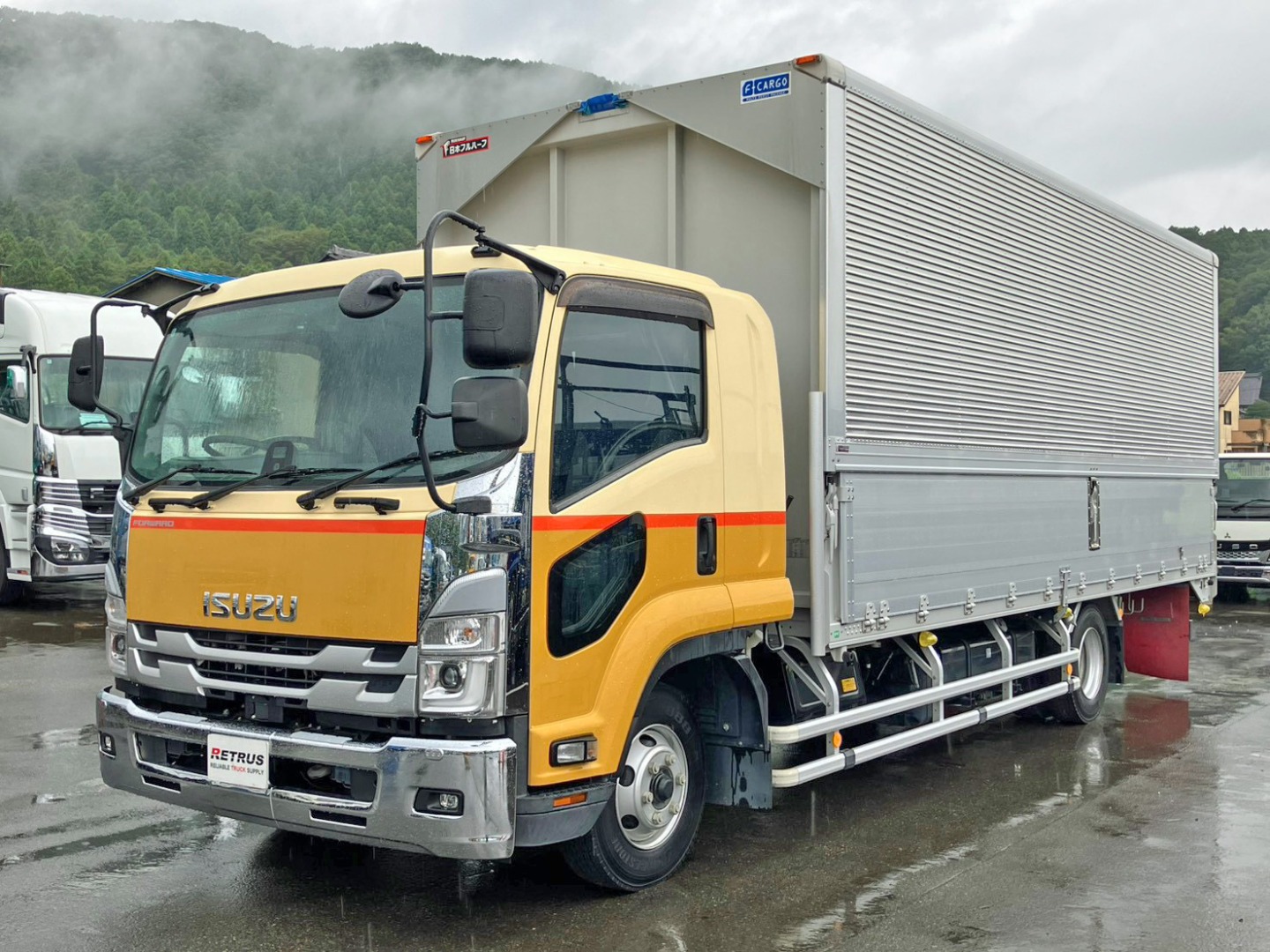 フロント周り、メッキパーツで飾っています。|いすゞ フォワード 2RG-FRR90T2(2WD)の写真1