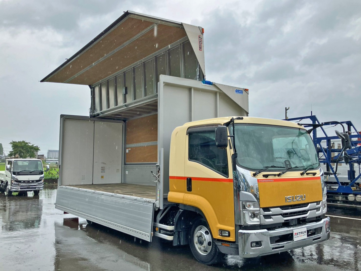 いすゞ フォワード 2RG-FRR90T2(2WD)の写真2