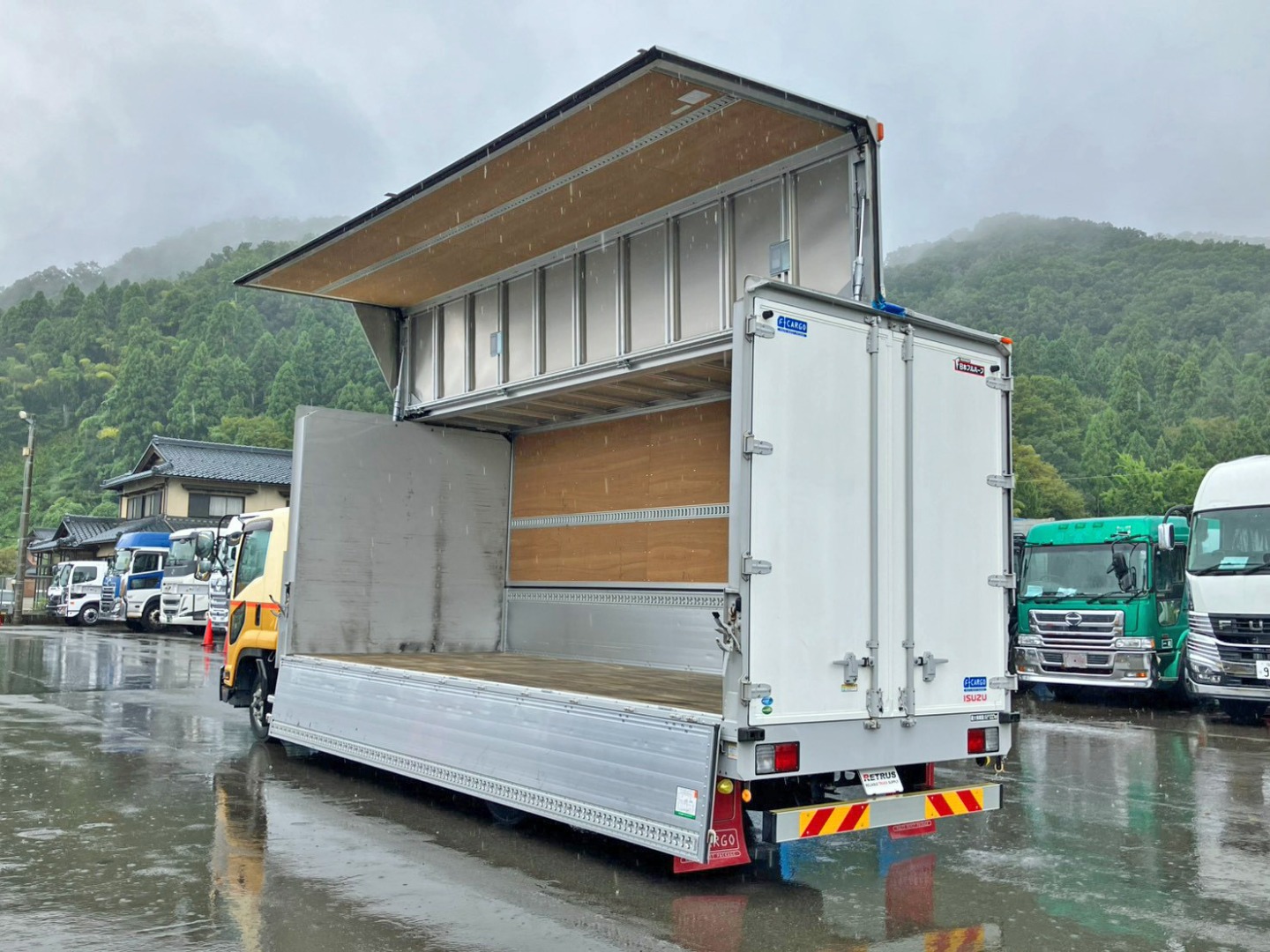 いすゞ フォワード 2RG-FRR90T2(2WD)の写真3