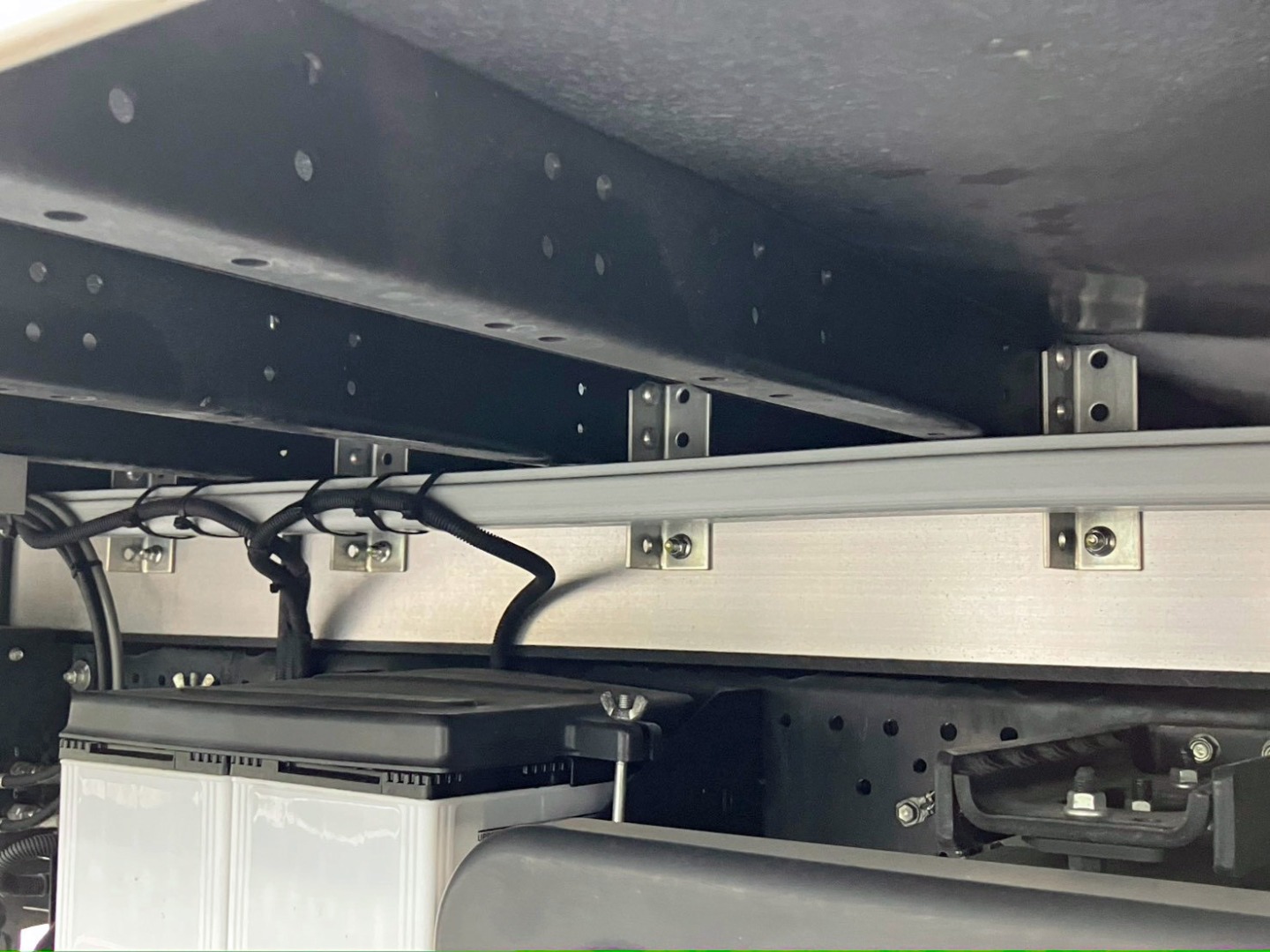 シャーシとネタの状態です。(縦ネタ・横ネタはアルミ製です)|いすゞ フォワード 2RG-FRR90T2(2WD)の写真6