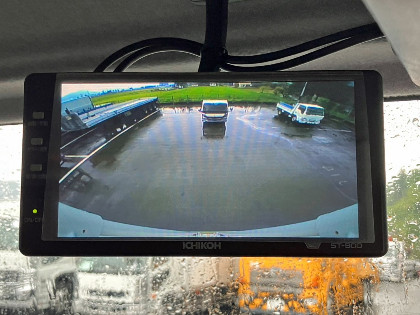 液晶バックモニター付きです。|いすゞ フォワード 2RG-FRR90T2(2WD)の写真16