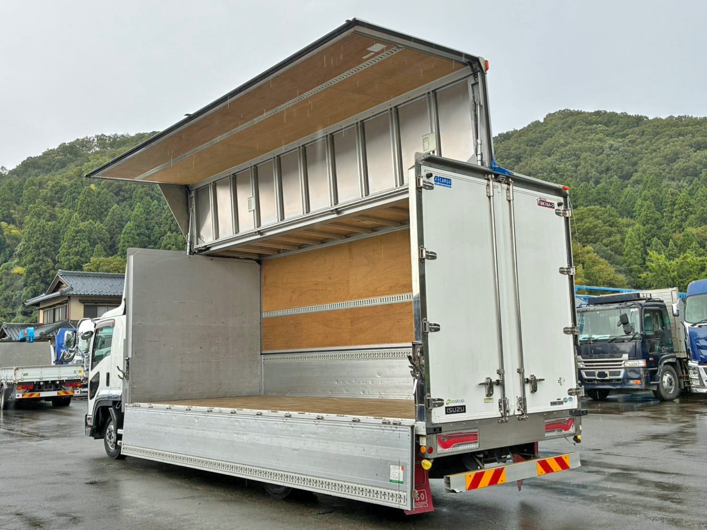 いすゞ フォワード TKG-FRR90T2(2WD)の写真3