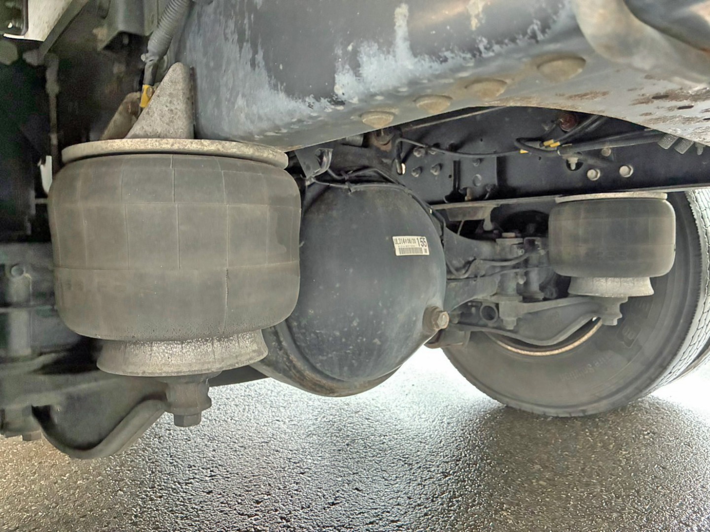 エアサスです。|いすゞ フォワード TKG-FRR90T2(2WD)の写真5