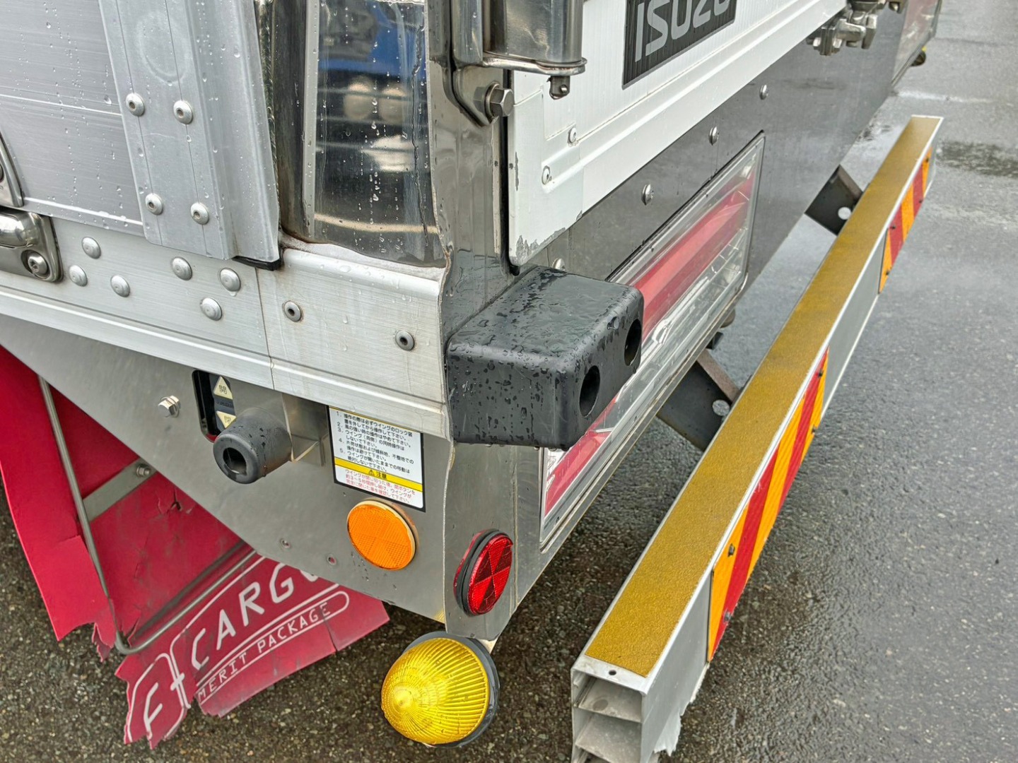 リヤレール助手席側に歪みがあります。|いすゞ フォワード TKG-FRR90T2(2WD)の写真18