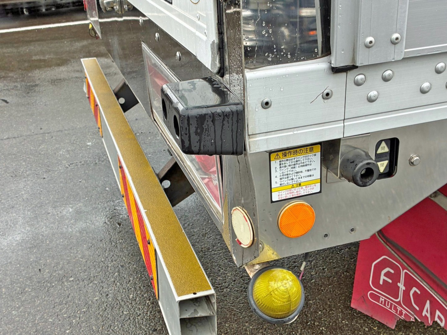リヤレール運転席側に歪みがあります。|いすゞ フォワード TKG-FRR90T2(2WD)の写真19
