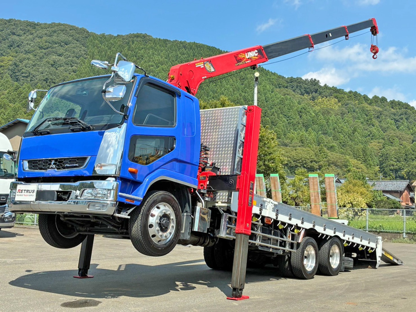 フロント周り、メッキパーツで飾っています。|三菱 ファイター 2DG-FQ62Fの写真1