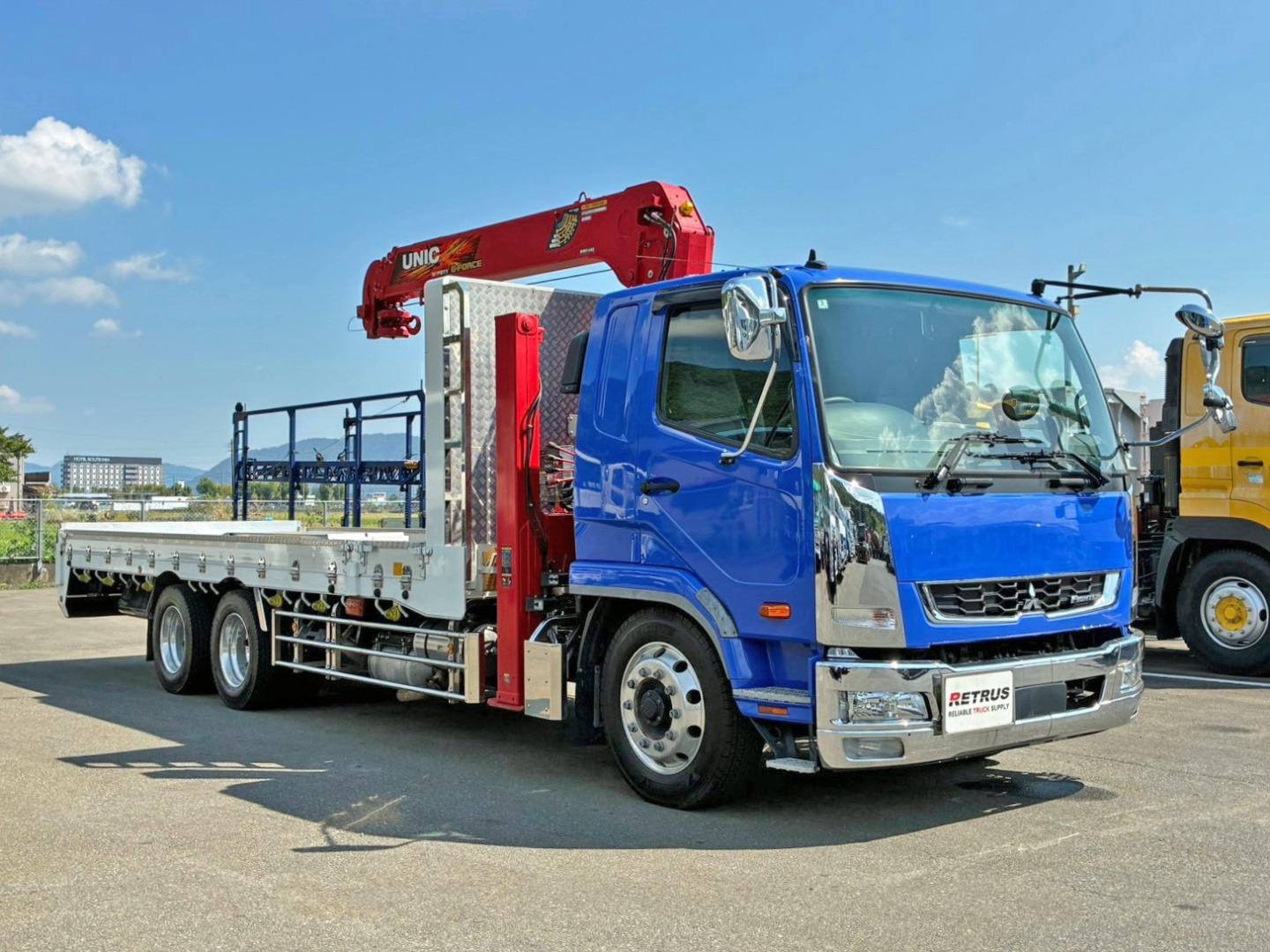 ホイールはアルミ製です。|三菱 ファイター 2DG-FQ62Fの写真2