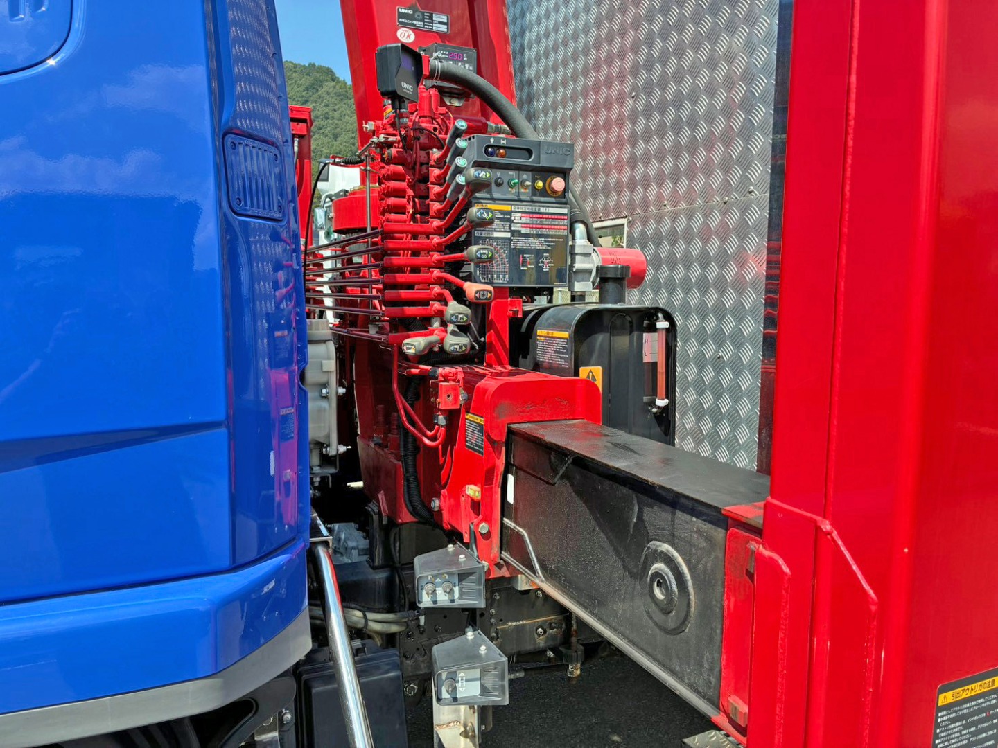 クレーンの操作レバーです。|三菱 ファイター 2DG-FQ62Fの写真24
