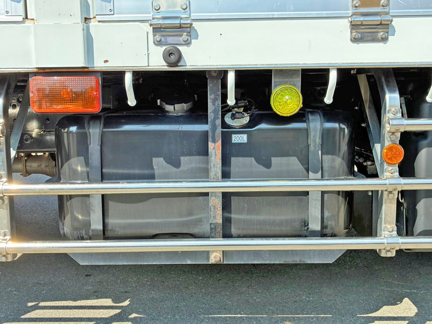 燃料タンクは200Lです。|三菱 ファイター 2DG-FQ62Fの写真29