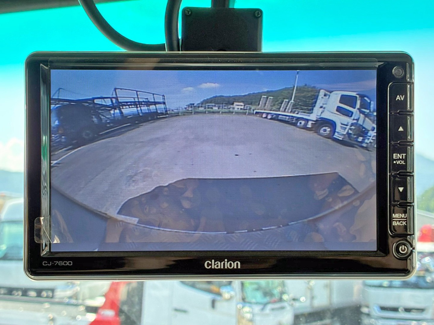 液晶バックモニター付きです。|三菱 ファイター 2DG-FQ62Fの写真30