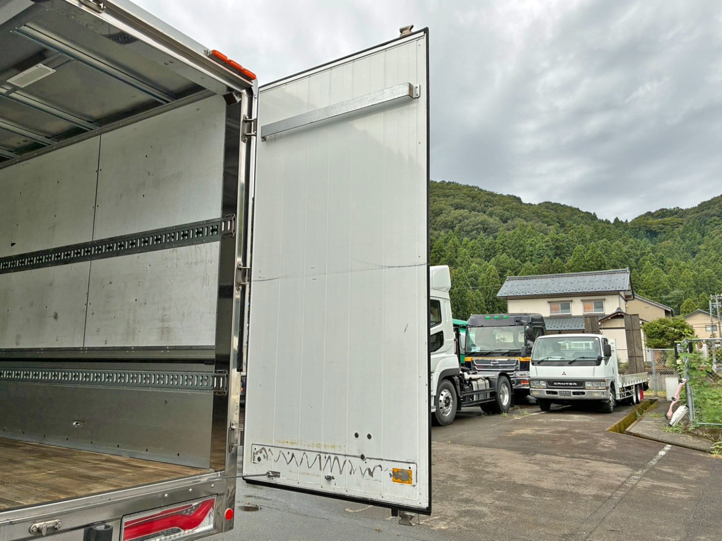 三菱 ファイター 2KG-FK61F(2WD)の写真12