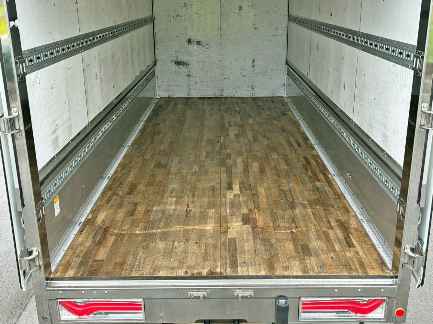 三菱 ファイター 2KG-FK61F(2WD)の写真18