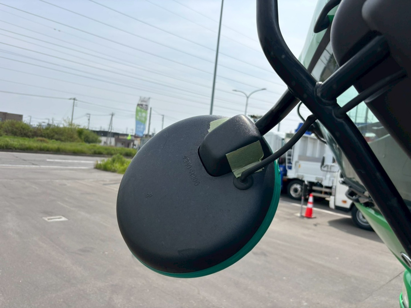 サイドアンダーミラーにテープ補修跡があります。|UDトラックス クオン QKG-CG5ZMの写真28