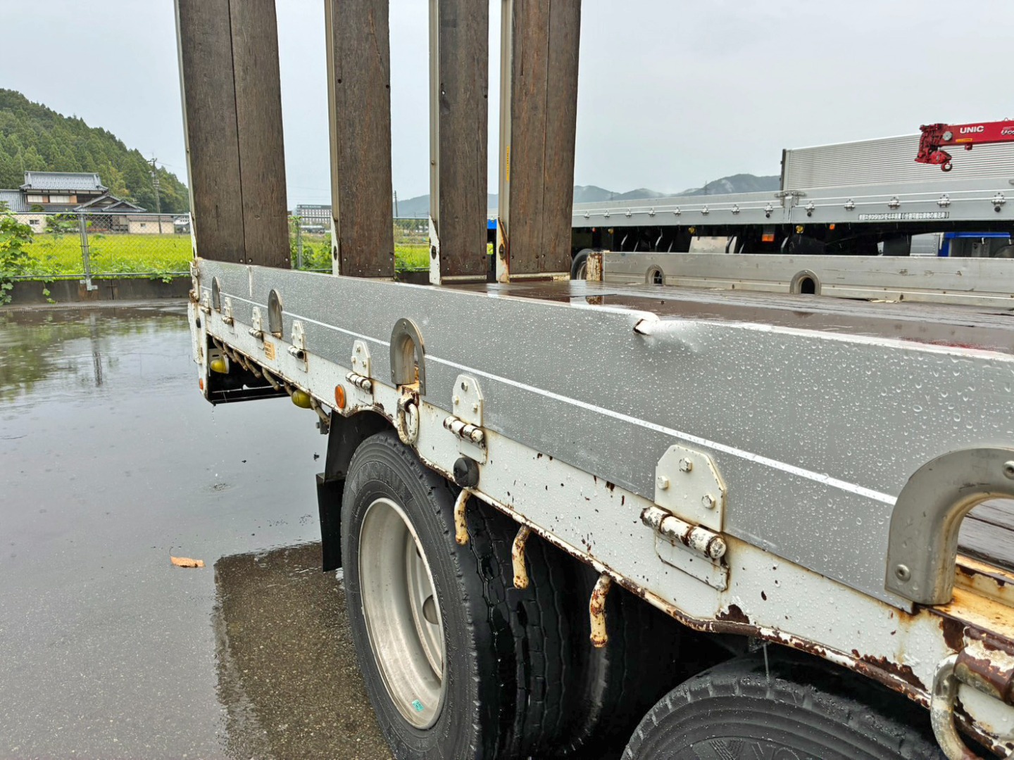 運転席側のアオリ後方上部にキズ・ヘコミがあります。|三菱 ファイター QDG-FQ62Fの写真21