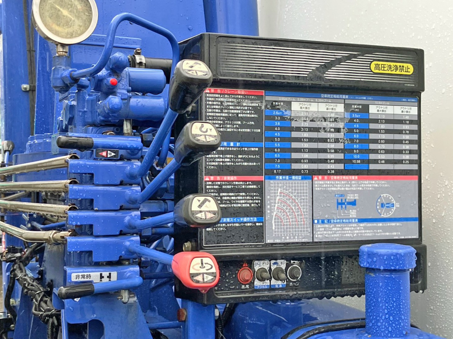 助手席側のクレーン操作レバーです。|三菱 ファイター QDG-FQ62Fの写真26