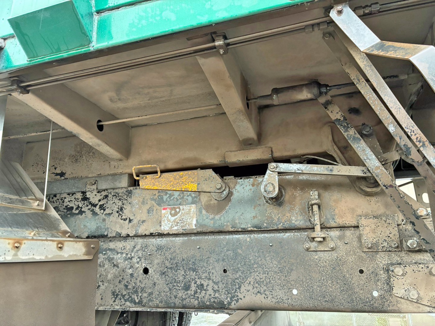 シャーシとネタの状態です。(縦ネタ・横ネタは鉄製です)|UDトラックス クオン QPG-CD5ZLの写真6