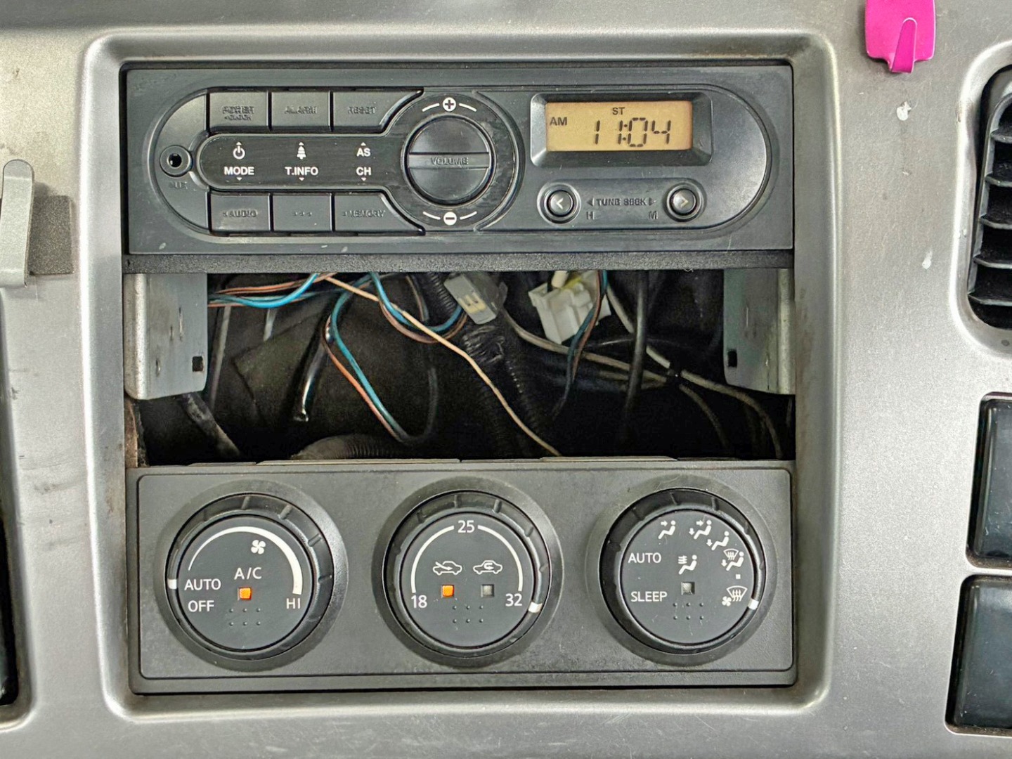 コンソールボックスが欠品しています。|UDトラックス クオン QPG-CD5ZLの写真34