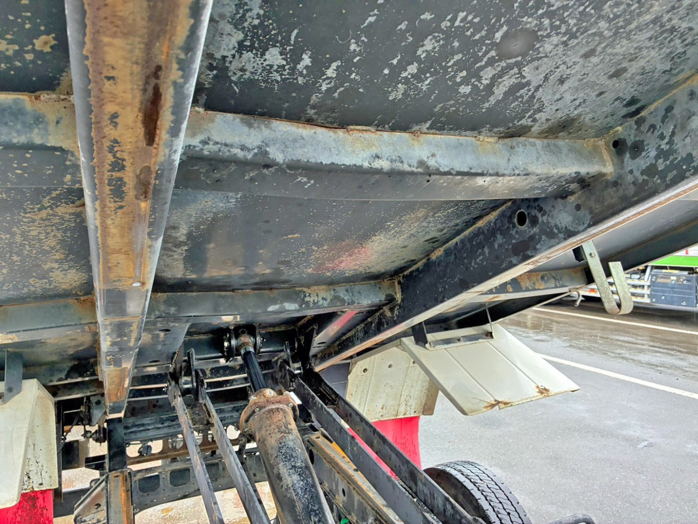 横ネタ前方に曲がりがあります。|いすゞ フォワード TKG-FRR90S1(2WD)の写真23
